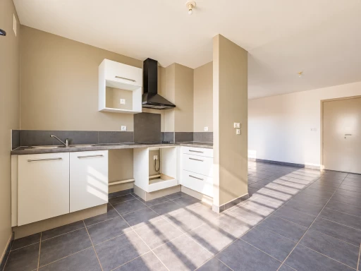 SAINT LEU (FRONT DE MER) -  APPARTEMENT T3 AVEC 2 PLACES DE PARKING
