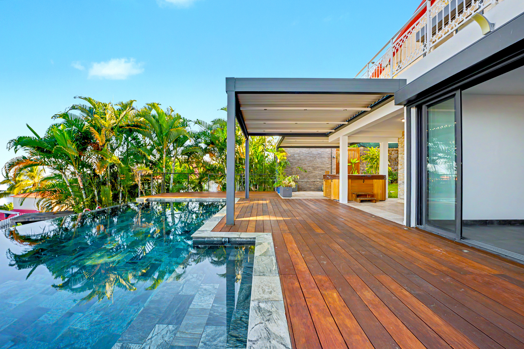 EXCEPTIONNELLE VUE MER VILLA T4/5 AVEC PISCINE GARAGE A LA POSSESSION