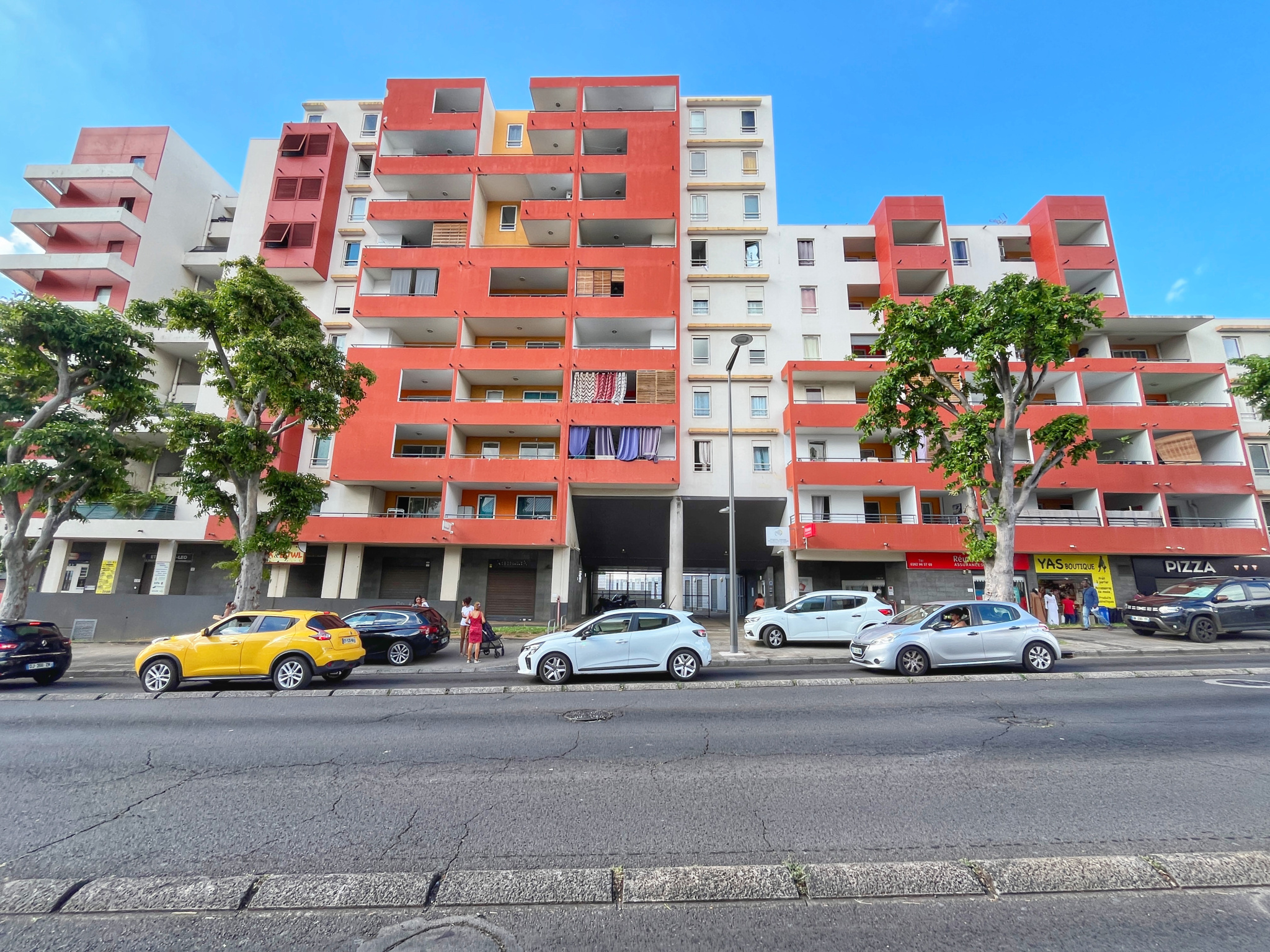 SAINTE CLOTILDE - APPARTEMENT T3 LIBRE - DERNIER ETAGE VUE MONTAGNE