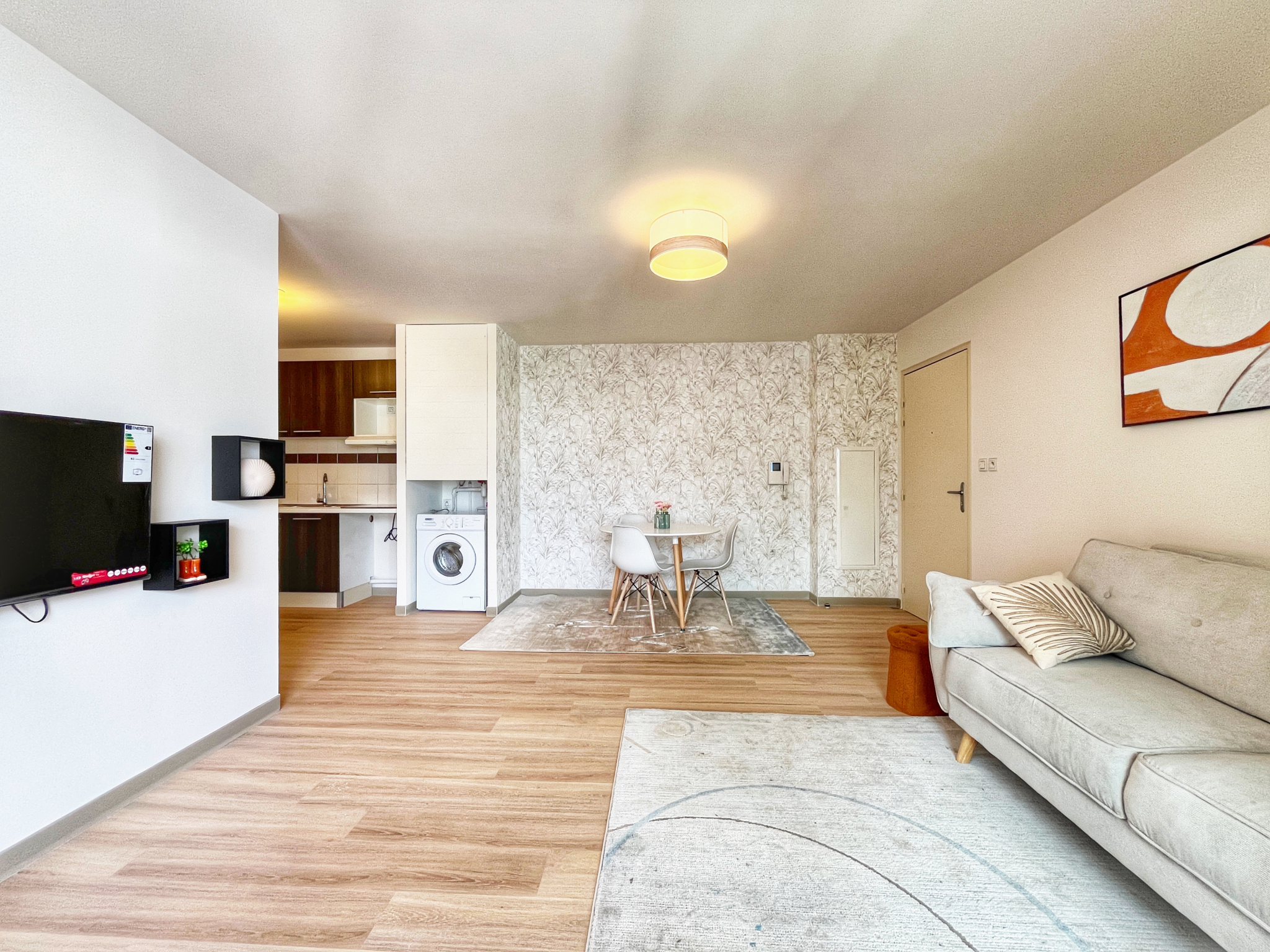 SAINTE CLOTILDE - APPARTEMENT T3 LIBRE - DERNIER ETAGE VUE MONTAGNE