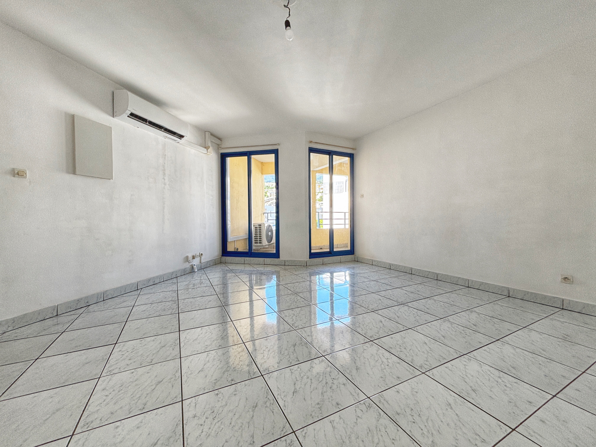 SAINT DENIS - APPARTEMENT T2 LIBRE (Résidence ARCADINE)