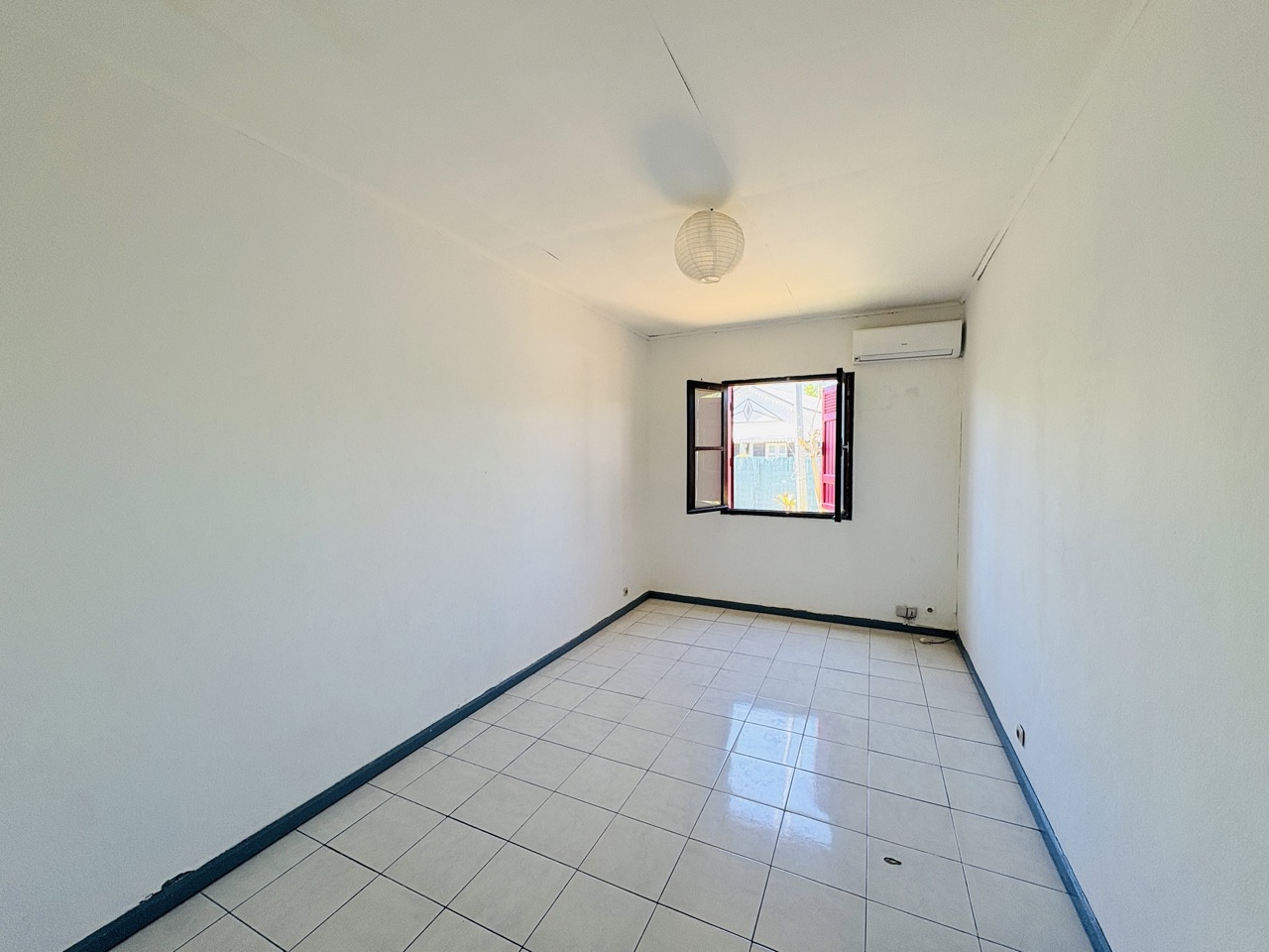 LE PORT CENTRE (LA REUNION) - RARE SUR SECTEUR MAISON T4