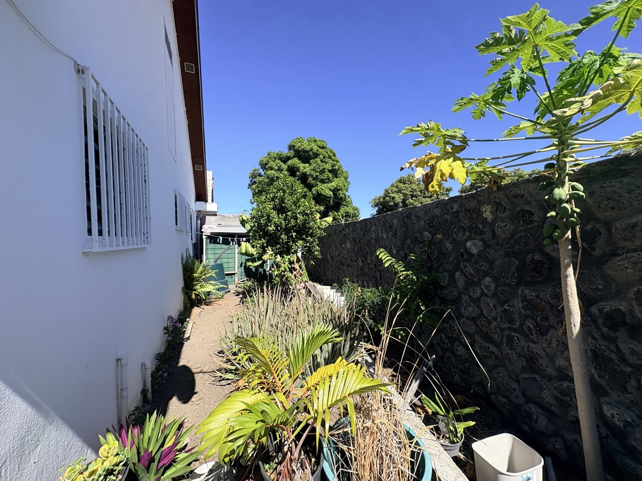 LE PORT CENTRE (LA REUNION) - RARE SUR SECTEUR MAISON T4 + STUDIO