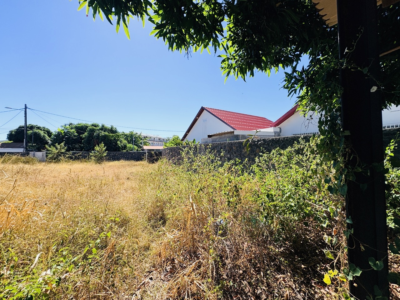 LE PORT CENTRE VILLE (LA REUNION) - TERRAIN NU A BATIR 1 396 m2