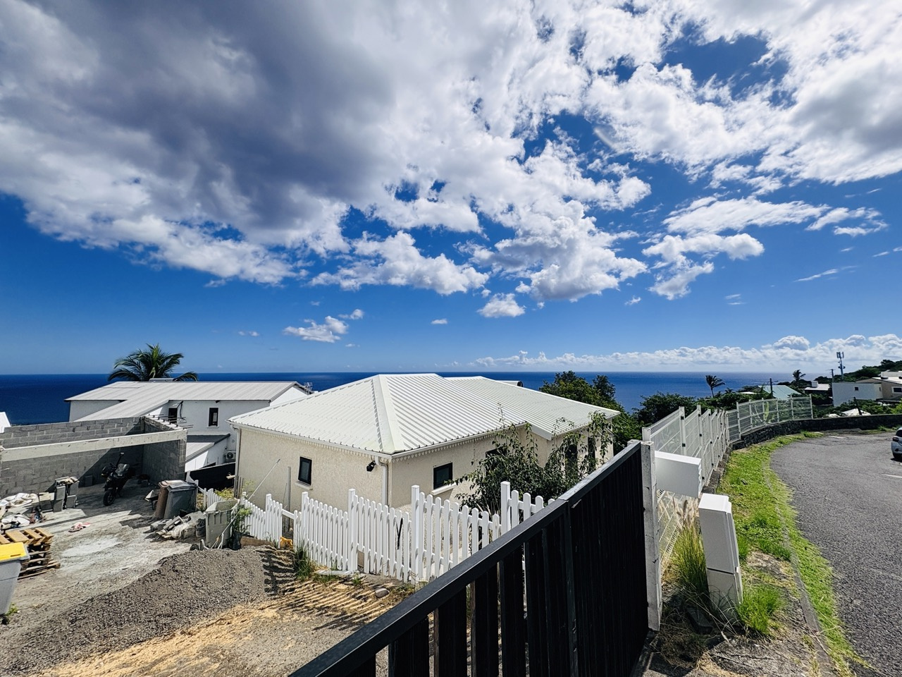 RARE SUR SECTEUR VILLA T4 LA POSSESSION (DEBUT DES RAMPES) LA REUNION