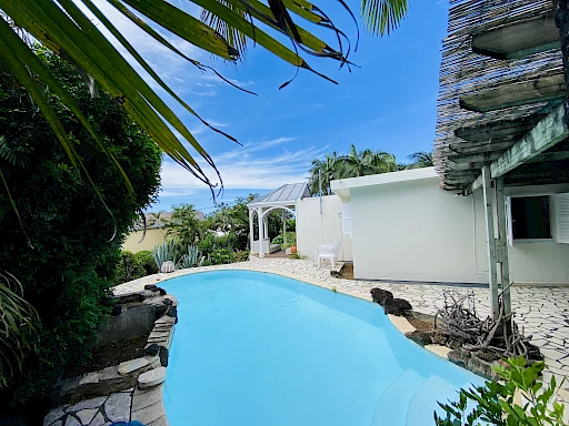Villa de plein pied Bois de Nèfles T5 ( 3 chambres + dépendance ) - VUE MER