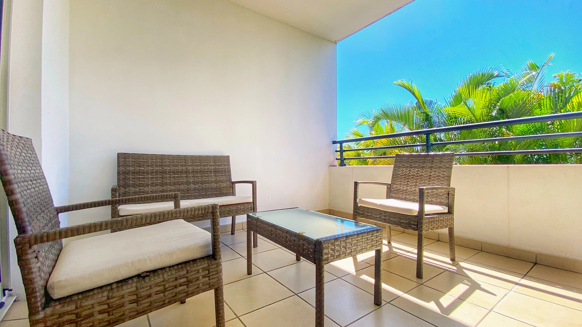 Joli T2 loué nu 56m2 habitables + 10m2 de varangue + parking
