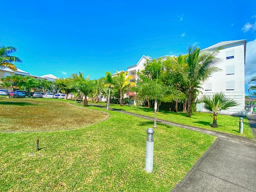 Joli T2 loué nu 56m2 habitables + 10m2 de varangue + parking