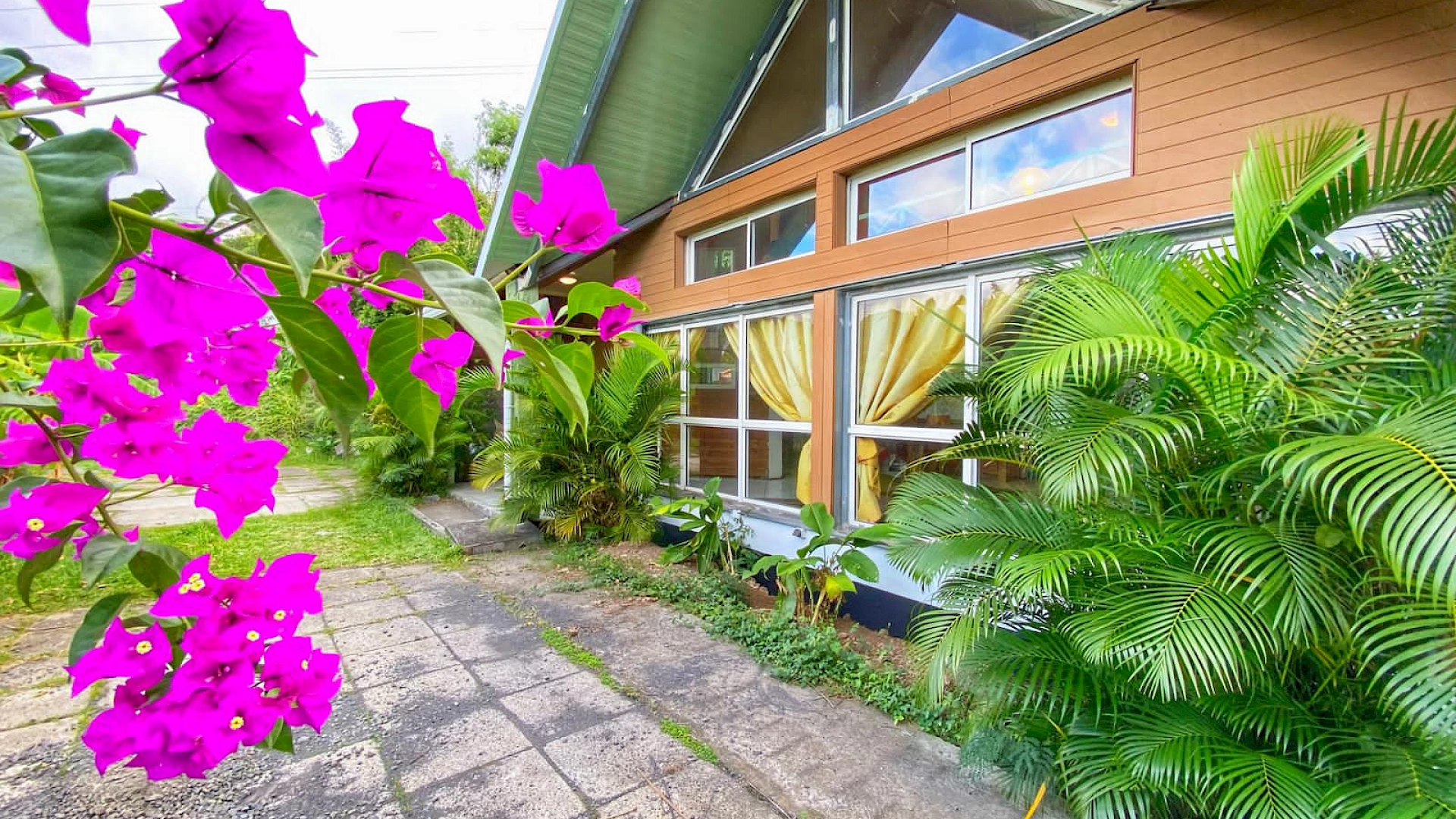 VILLA T4 - 137m2 - LA BRETAGNE - 700m2 de terrain - SANS VIS A VIS