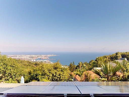 VILLA COUP DE COEUR AVEC PISCINE ET VUE MER - LA POSSESSION (Quartier Ravine à malheur)