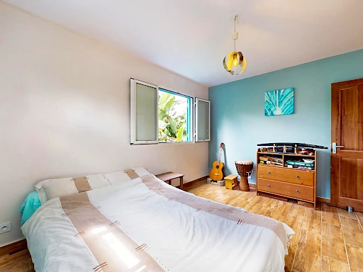 MAISON T6 DANS UN ENVIRONNEMENT CALME AVEC VUE MER