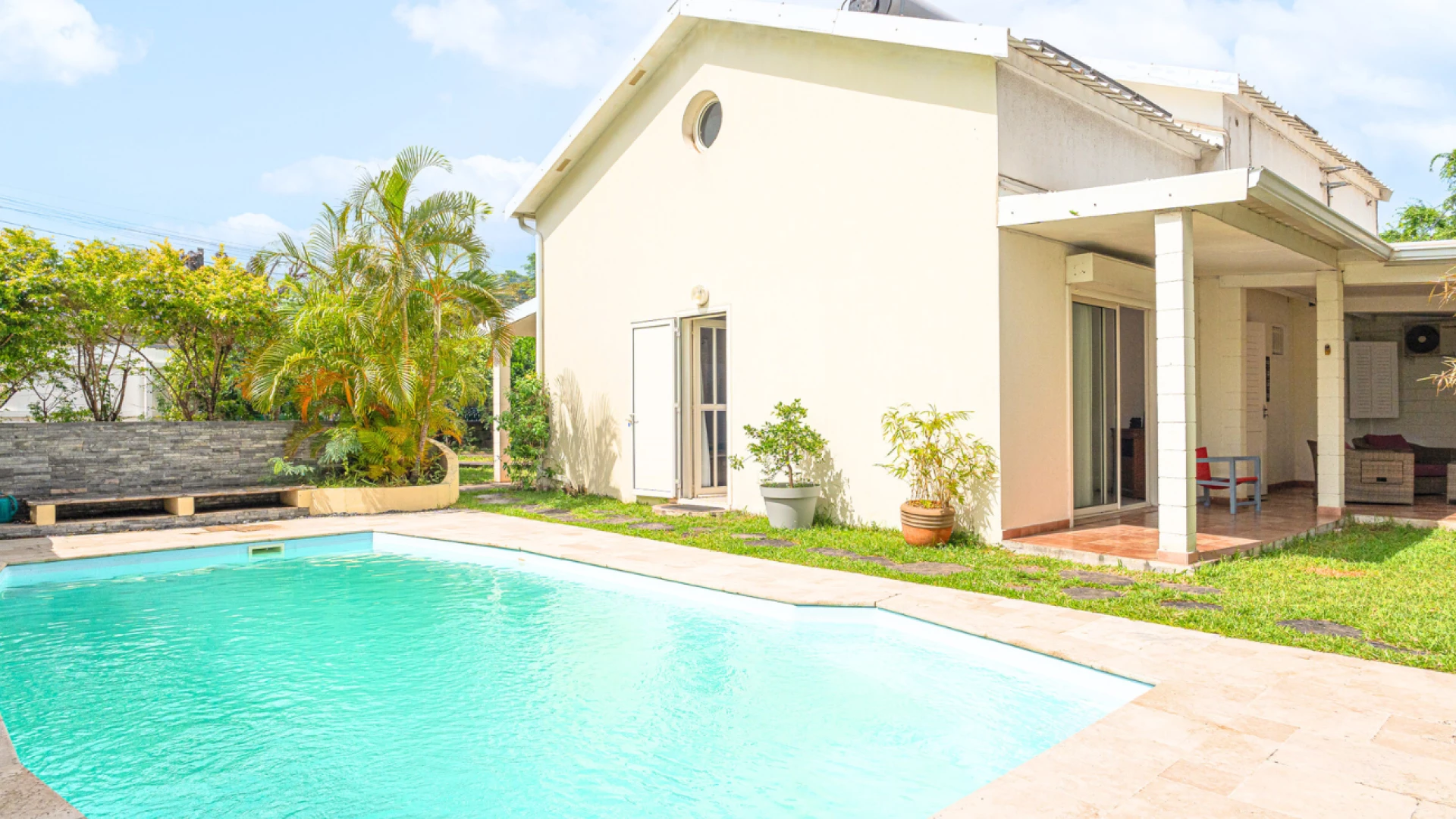NOUVELLE OPPORTUNITE MAISON T6 AVEC PISCINE A LA POSSESSION