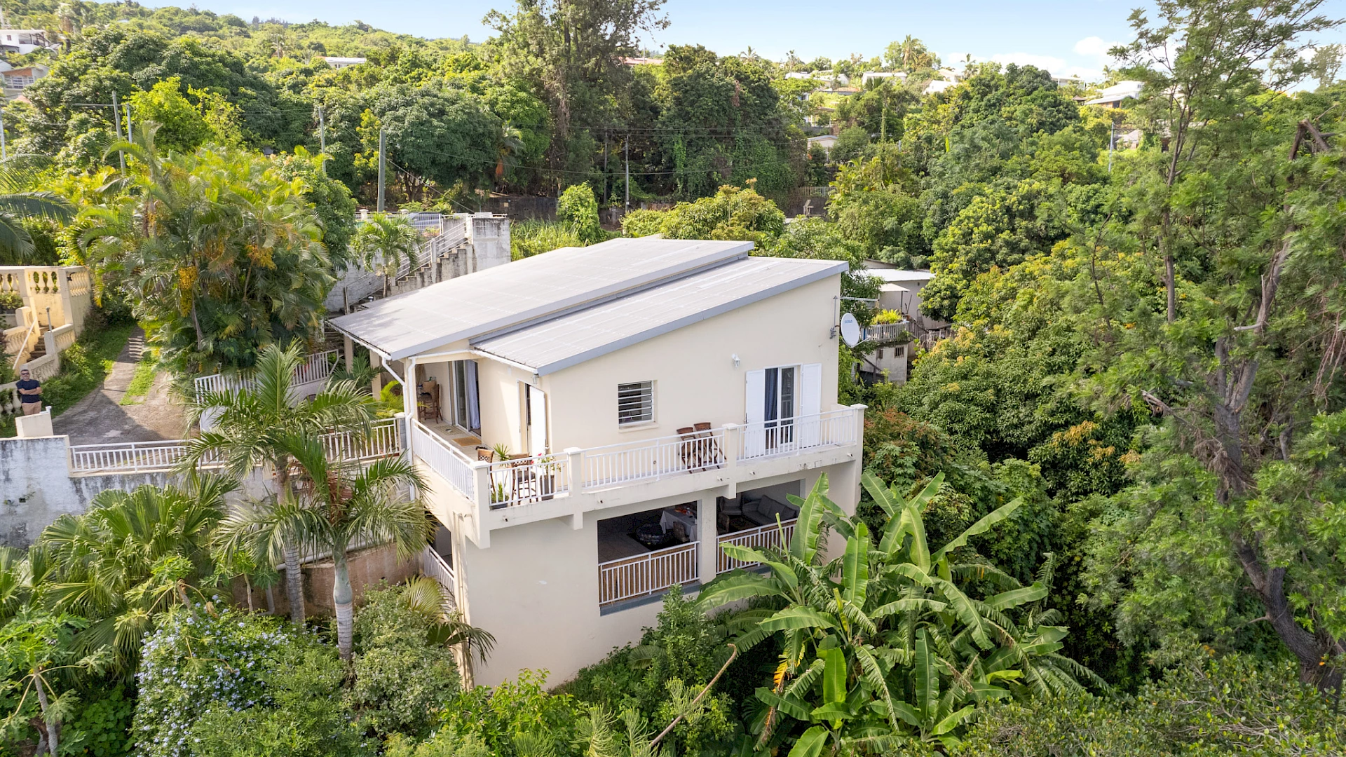 VUE MER AVEC CETTE MAISON T4 A SAINT PAUL (BOIS DE NEFLES SAINT PAUL)