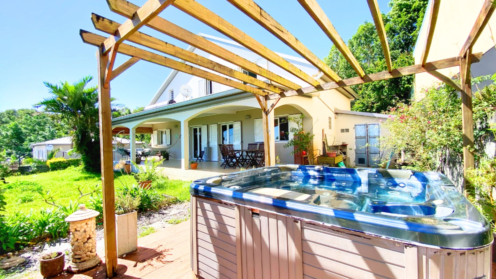 Maison F4/5 3 chambres avec jaccuzi 170m2 utiles 500m2 de terrain VUE MER