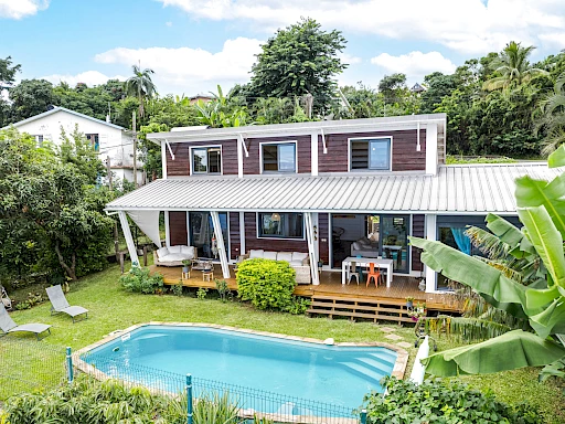 EN EXCLUSIVITE MAGNIFIQUE VILLA VUE MER ET PISCINE CHAUFFEE SECTEUR LA POSSESSION
