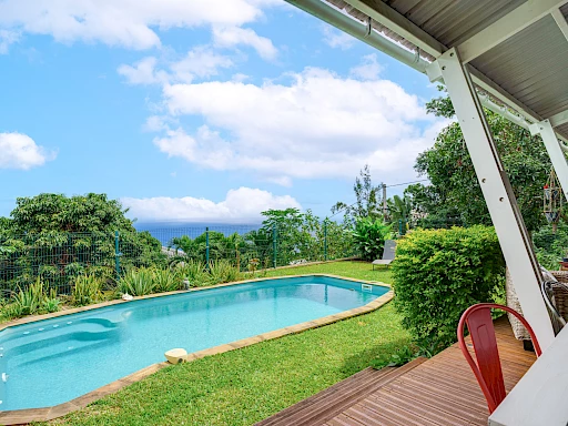 EN EXCLUSIVITE MAGNIFIQUE VILLA VUE MER ET PISCINE CHAUFFEE SECTEUR LA POSSESSION