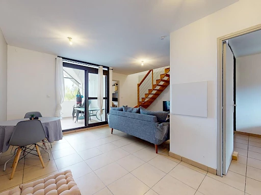 EXCLUSIF T3/4 EN DUPLEX AUX AVIRONS PROCHE DU LYCEE