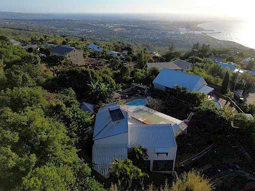 EXCLUSIVITE MAISON T4 AVEC PISCINE - LA POSSESSION SECTEUR RAVINE A MALHEUR
