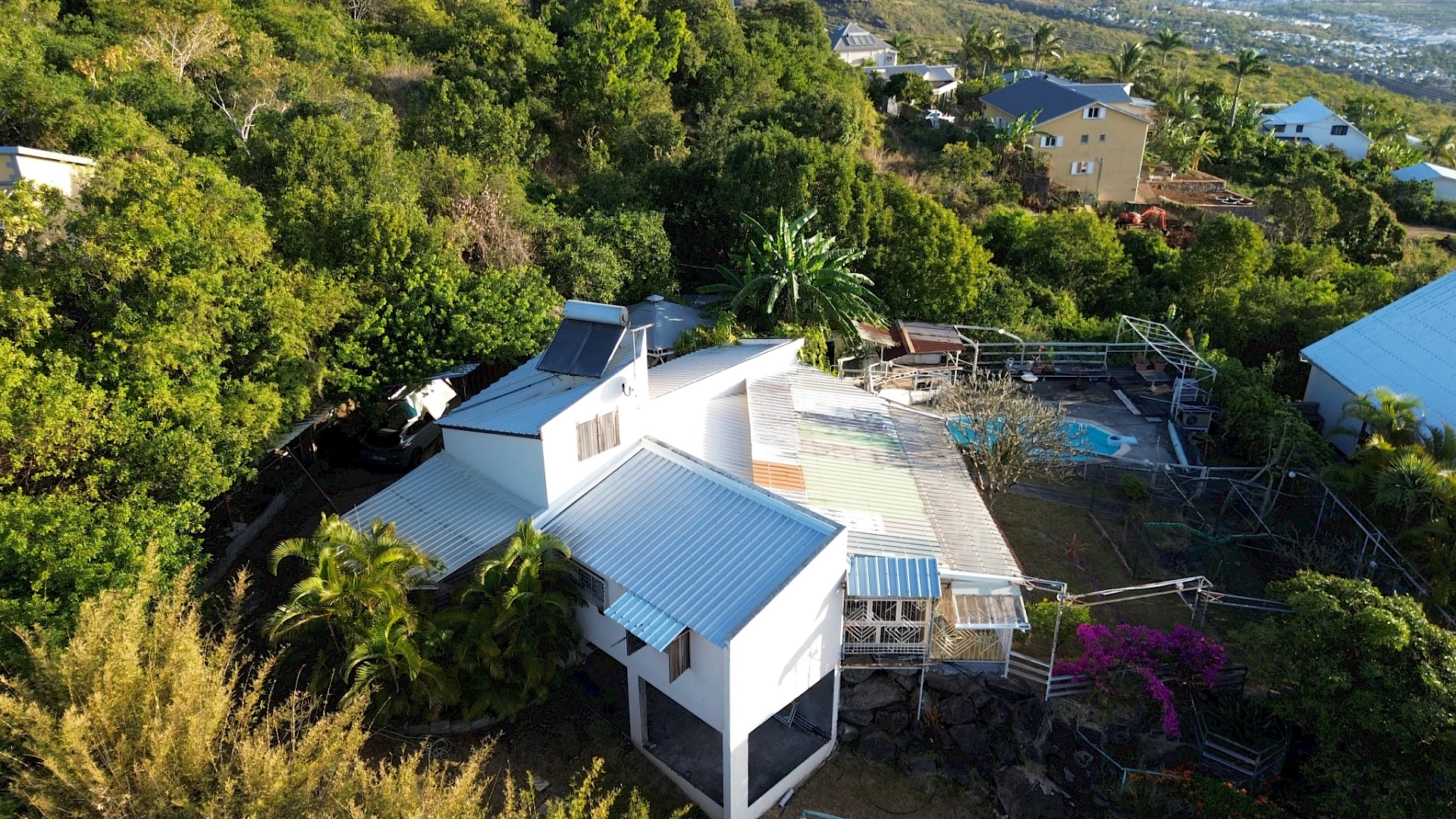 EXCLUSIVITE MAISON T4 AVEC PISCINE - LA POSSESSION SECTEUR RAVINE A MALHEUR