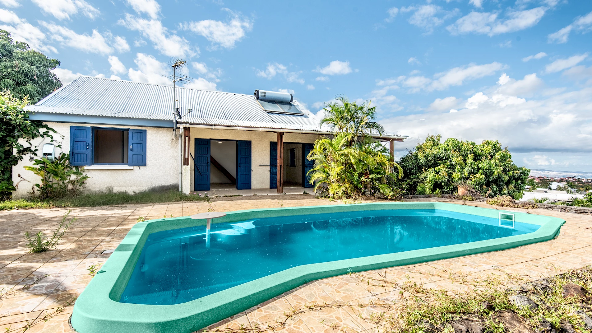 LA POSSESSION (SAINTE THERESE) - VILLA T6 144m2 AVEC PISCINE