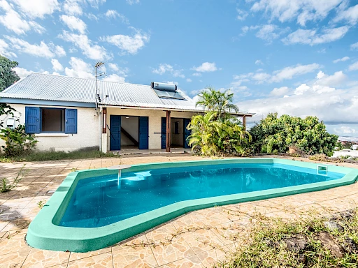 LA POSSESSION (SAINTE THERESE) - VILLA T6 144m2 AVEC PISCINE
