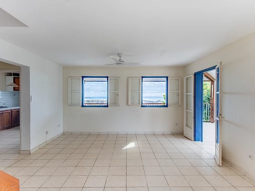 LA POSSESSION (SAINTE THERESE) - VILLA T6 144m2 AVEC PISCINE