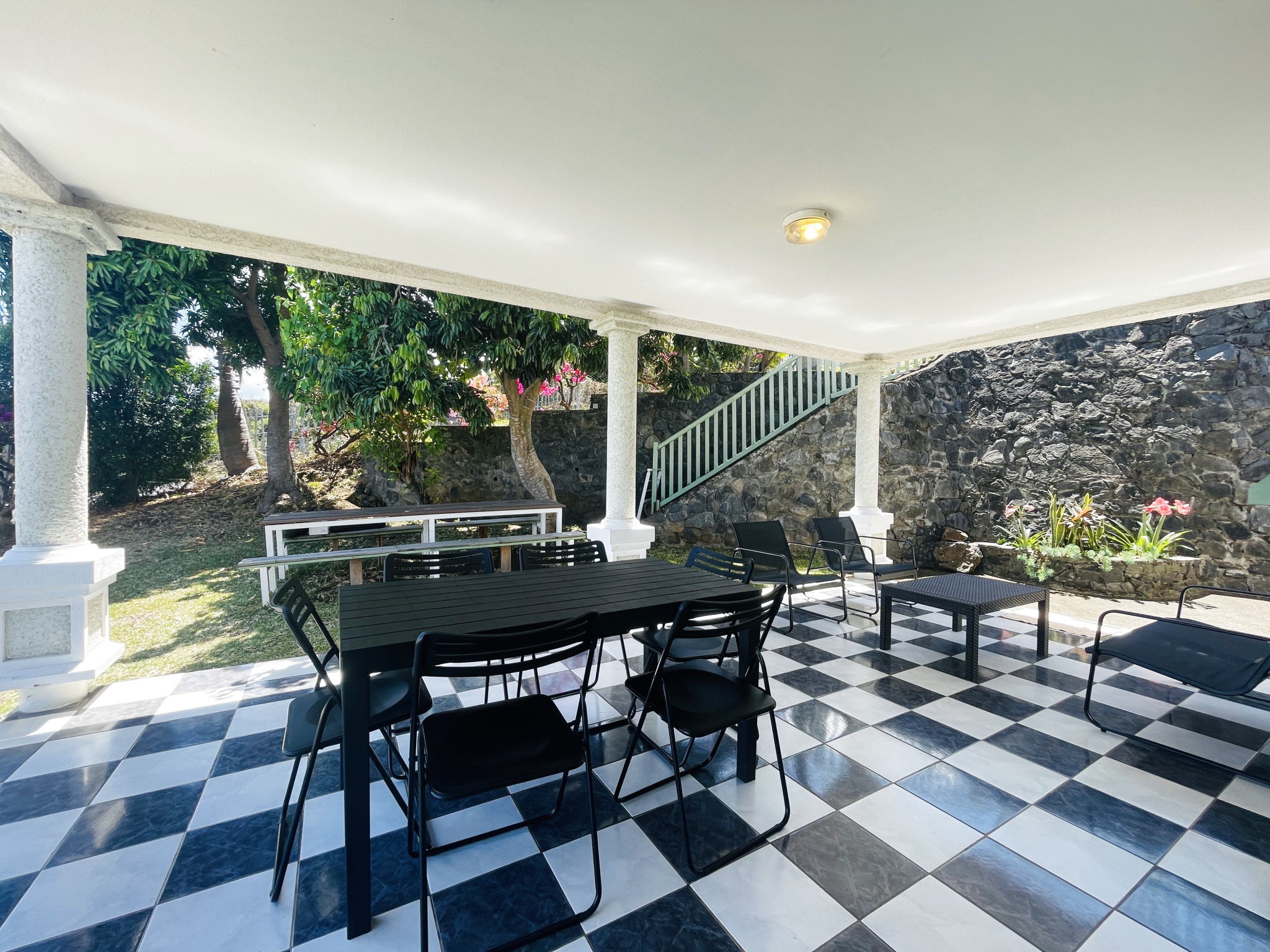 SAINT PAUL (LA PLAINE) - LOCATION MEUBLÉE DE TYPE T4/5 AVEC GARAGE