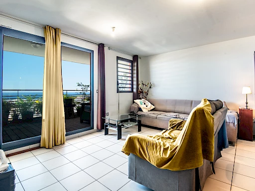 APPARTEMENT T4-5 VUE MER/2 PARKINGS - SAINT DENIS (MONTGAILLARD)