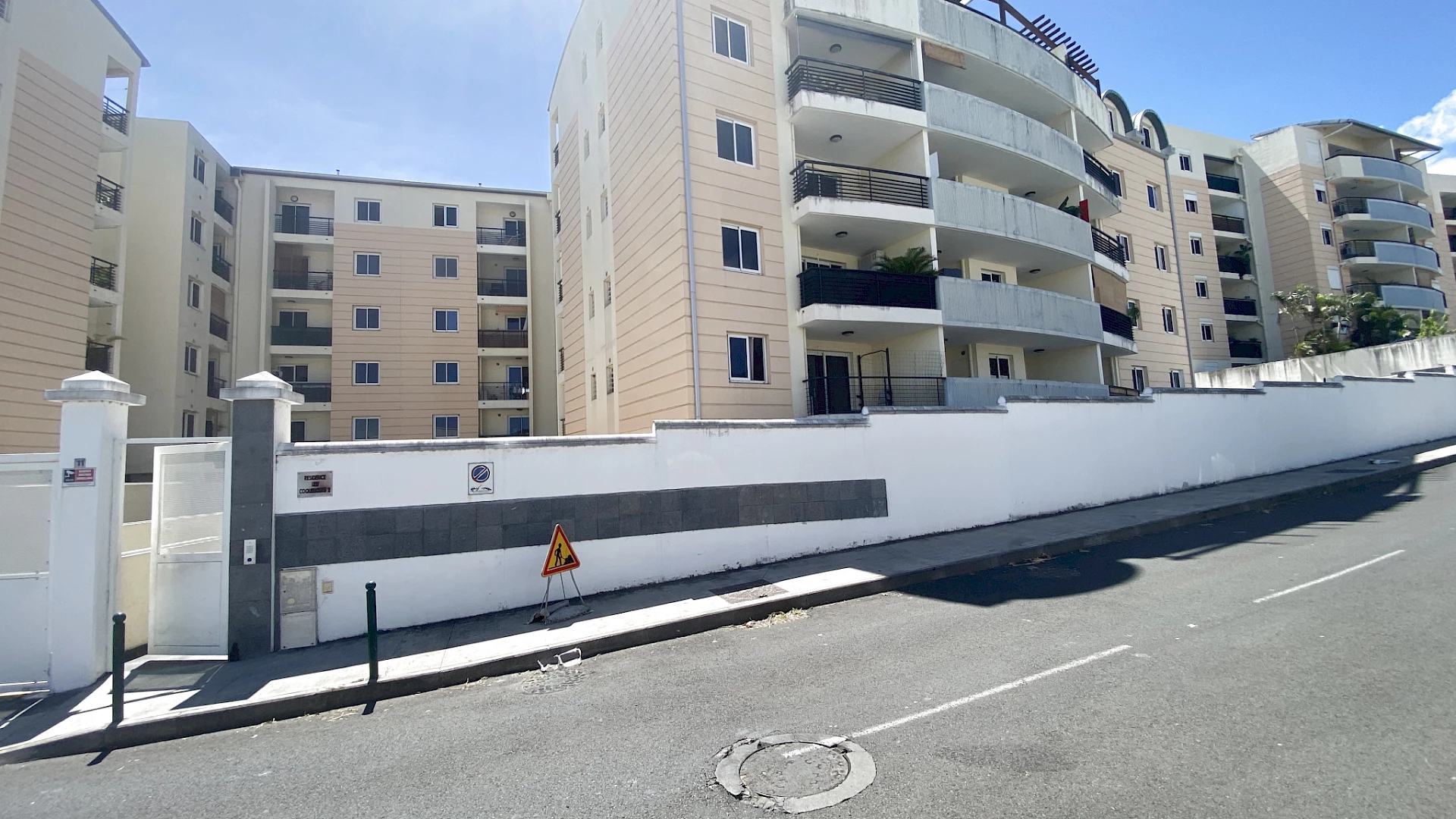 T2 LOUÉ IDÉAL INVESTISSEUR - ST DENIS (Proche clinique Ste Clotilde)