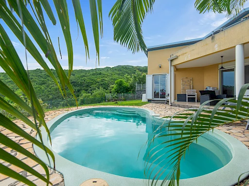 VILLA T4 + STUDIO + PISCINE AVEC VUE EXCEPTIONNELLE MER ET RAVINE LA POSSESSION
