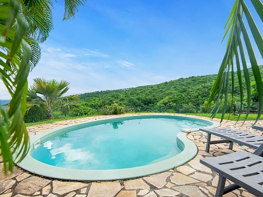 VILLA T4 + STUDIO + PISCINE AVEC VUE EXCEPTIONNELLE MER ET RAVINE LA POSSESSION