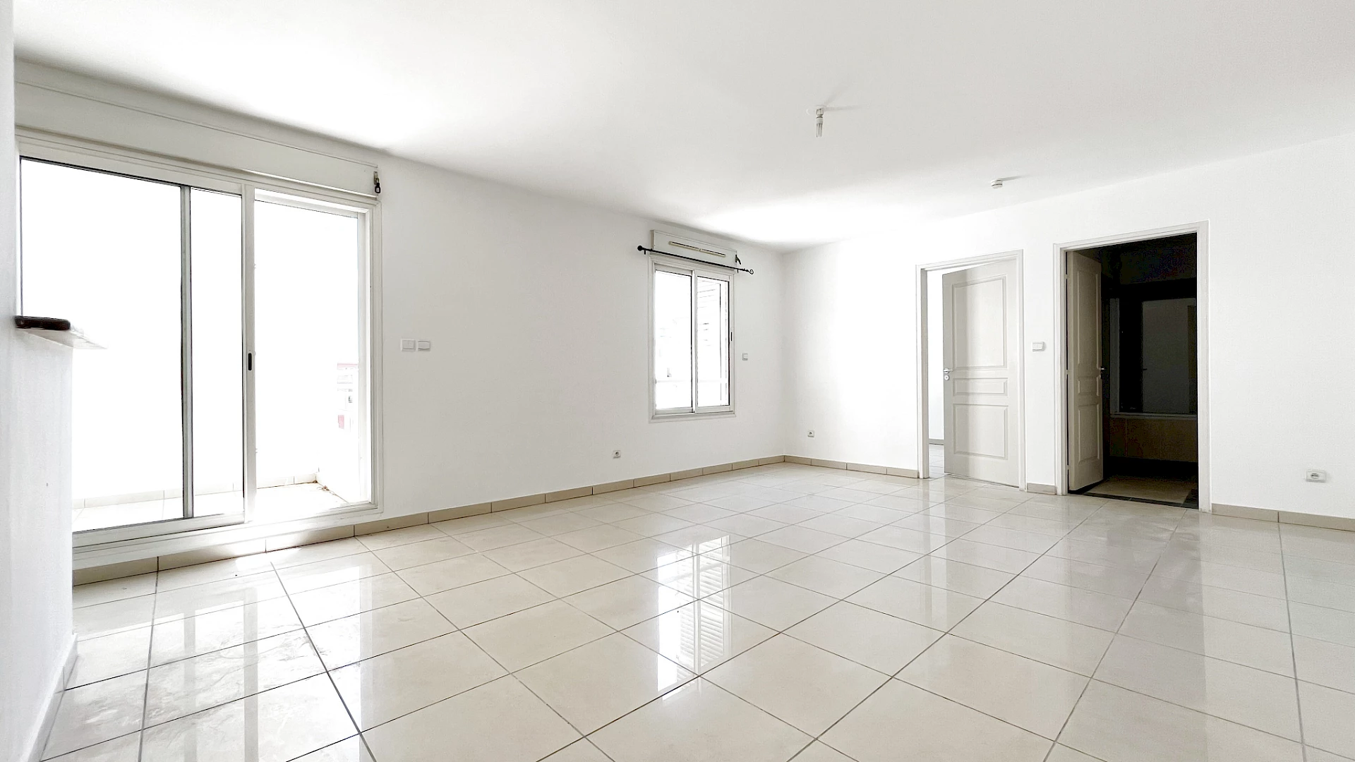 SAINT DENIS (TECHNOPOLE) - Appartement T2 54m2 + varangue