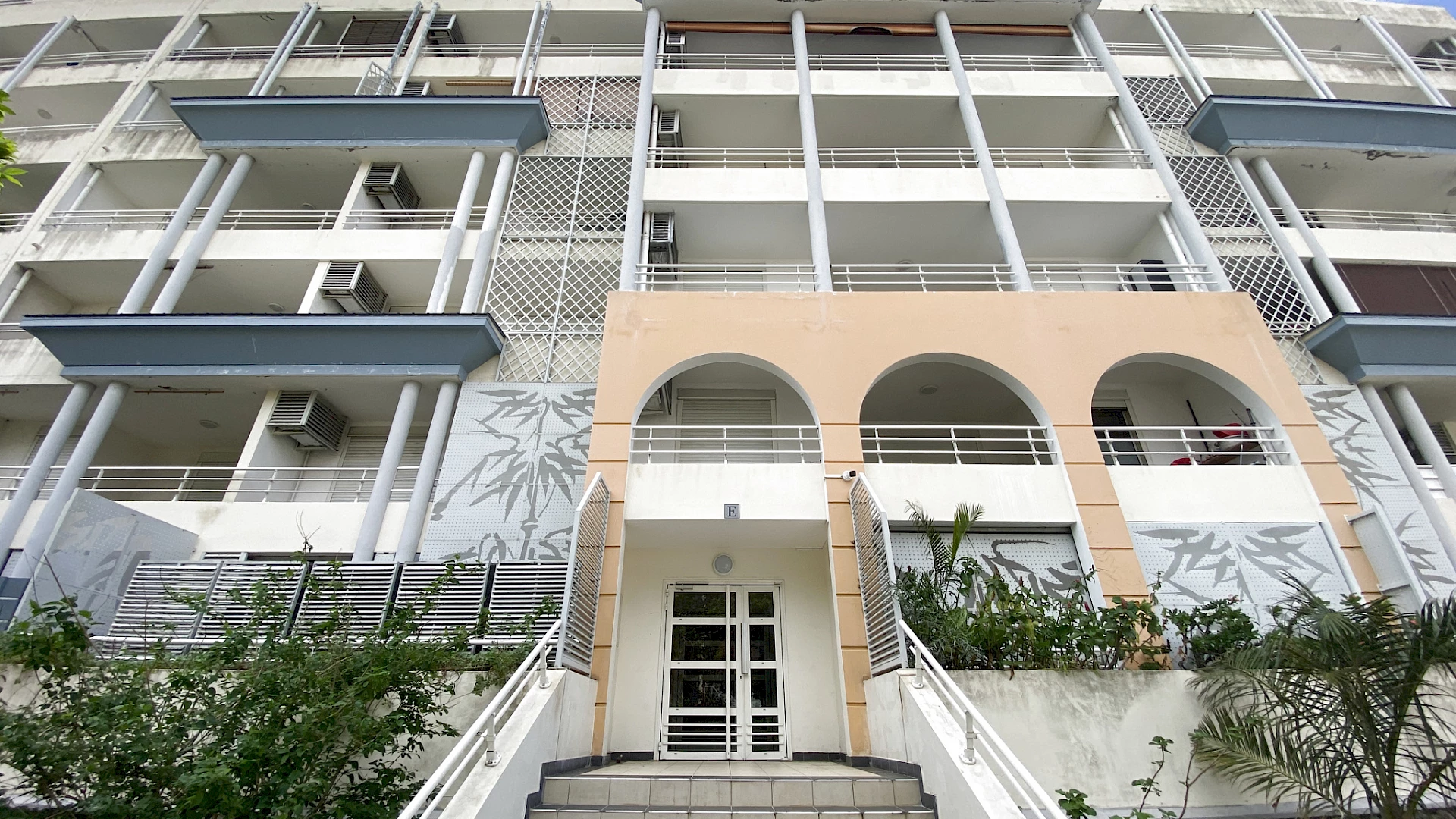 SAINTE CLOTILDE - Appartement T4
