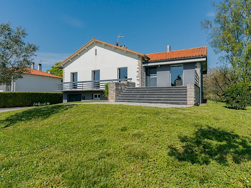 CHAURAY - MAISON F7 208m2 (6 Chambres et sauna )