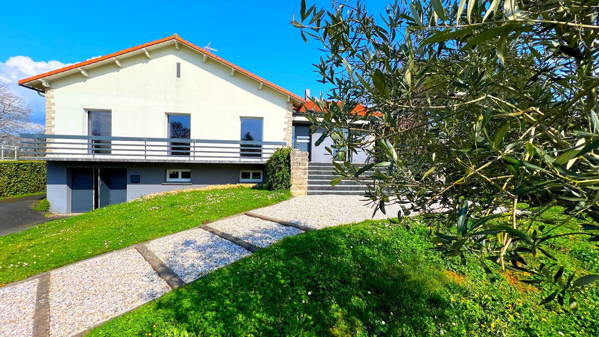 CHAURAY - MAISON F7 208m2 (6 Chambres et sauna )