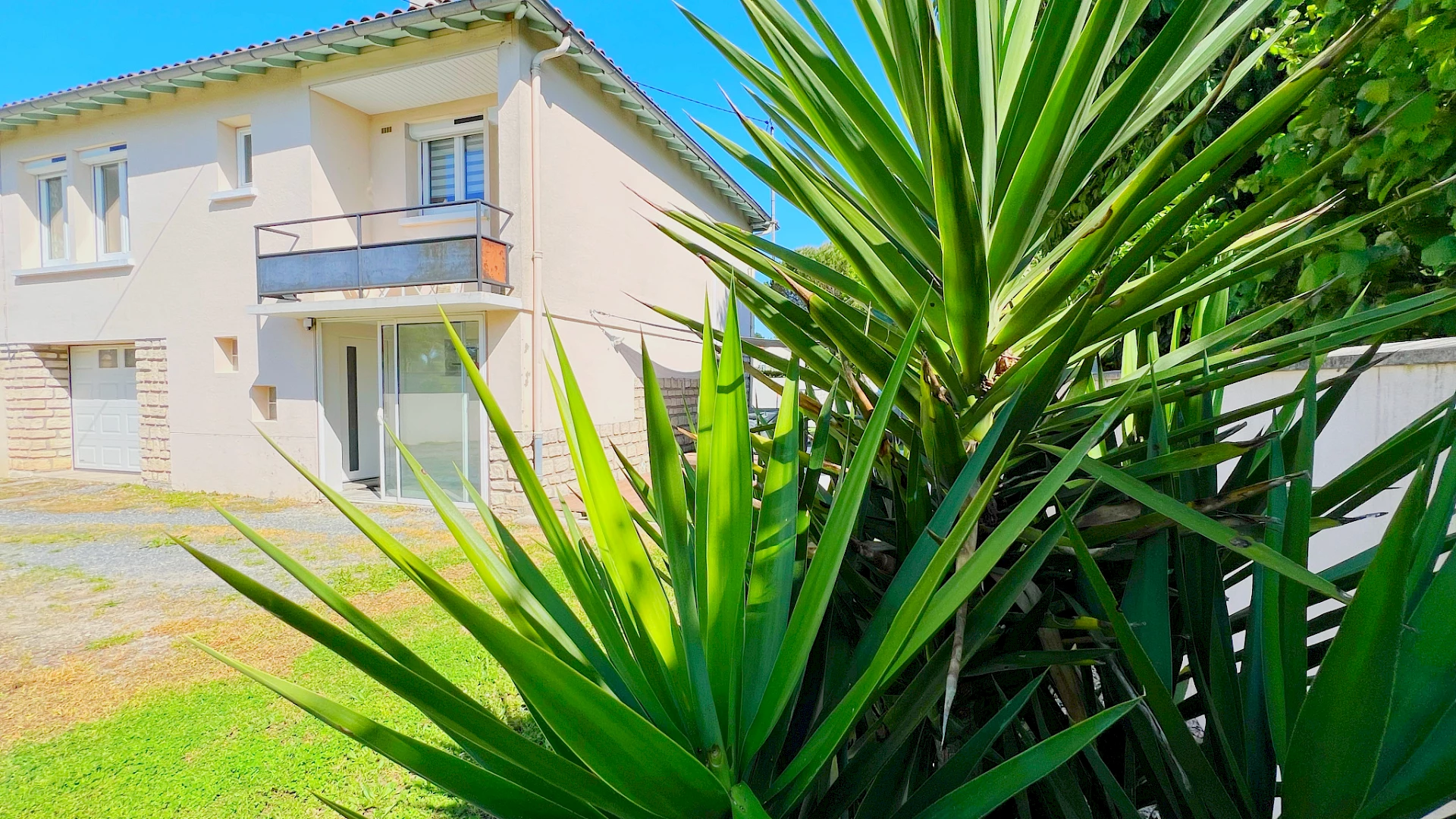 NIORT (Quartier Saint Florent) - MAISON T4 AVEC JARDIN ET GARAGE