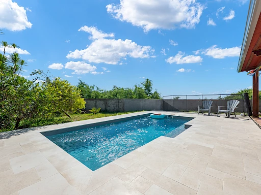 ST DENIS (BAS DE LA BRETAGNE) - VILLA T5 AVEC PISCINE