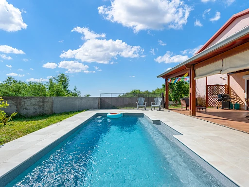 ST DENIS (BAS DE LA BRETAGNE) - VILLA T5 AVEC PISCINE
