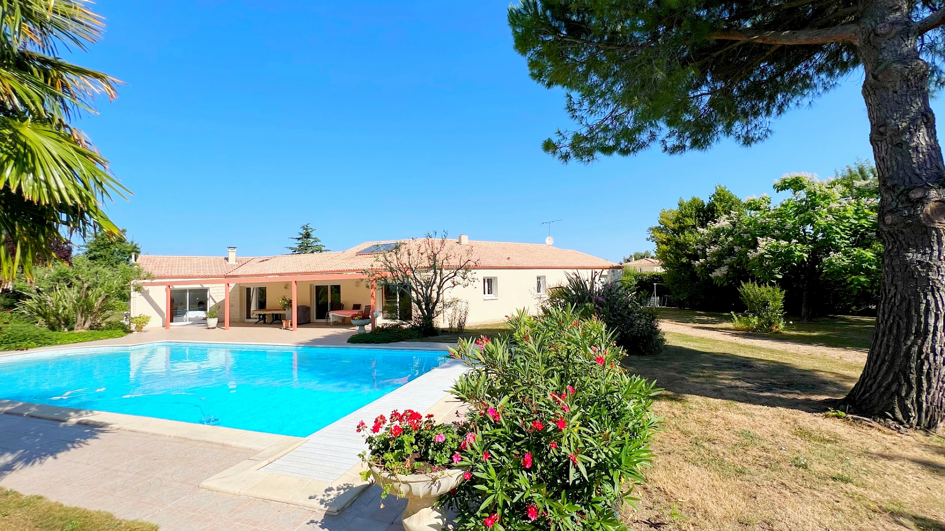 FORS - MAISON DE PLAIN-PIED T5 AVEC PISCINE - terrain divisible