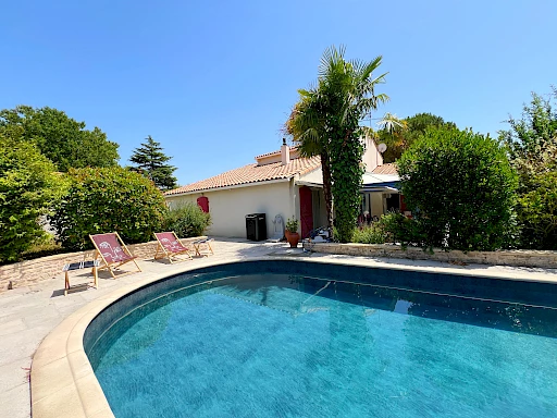 VOUILLÉ -  MAISON COUP DE COEUR 5 CHAMBRES AVEC PISCINE
