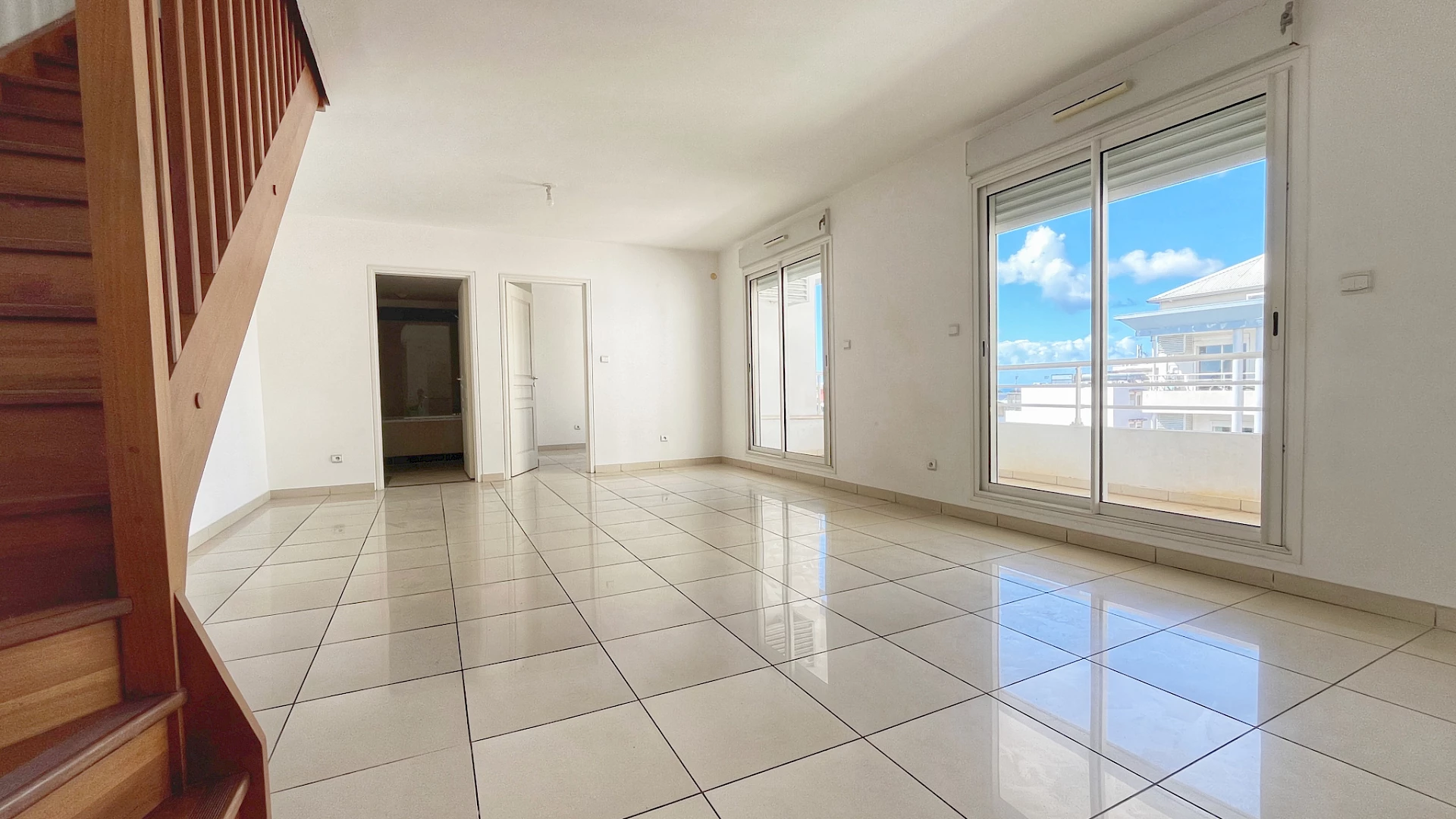 SAINT-DENIS (PROCHE CADJEE) T4 DUPLEX AU DERNIER ETAGE  - LIBRE