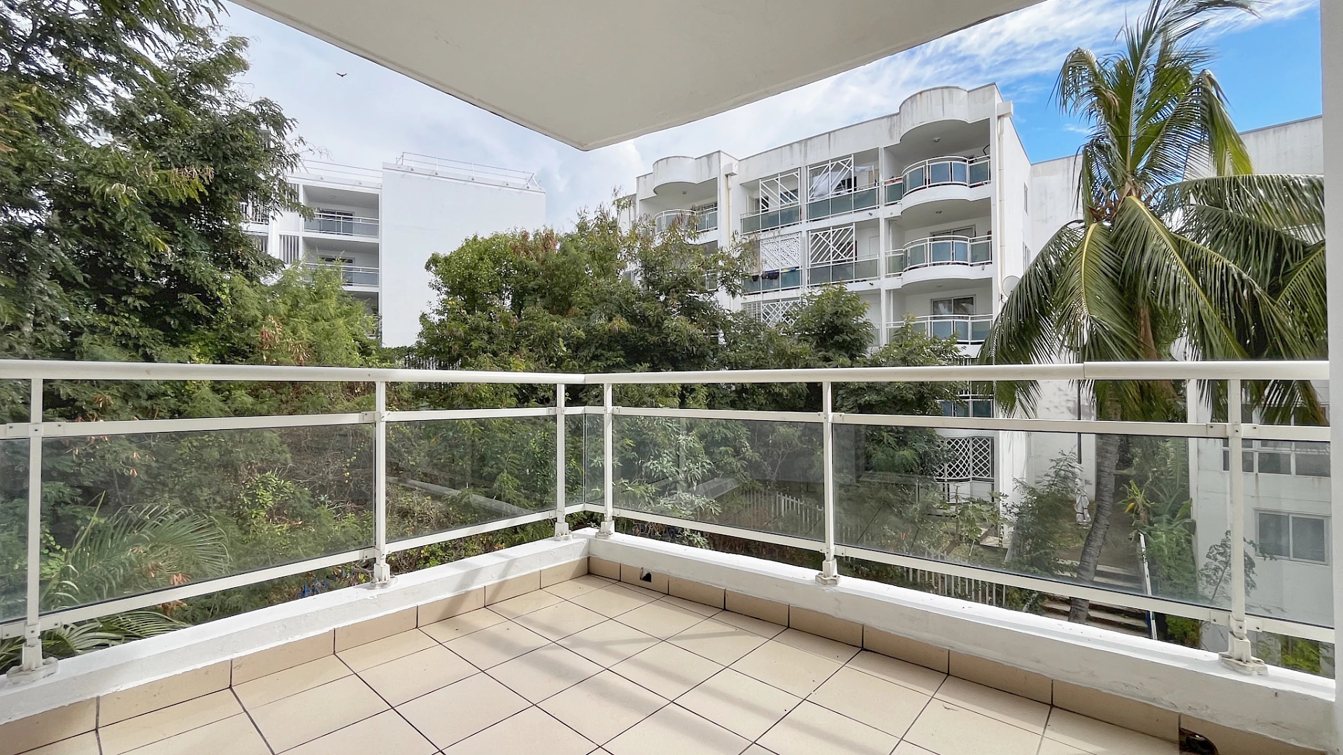 SAINTE CLOTILDE (MOUFIA) - APPARTEMENT T3 LIBRE