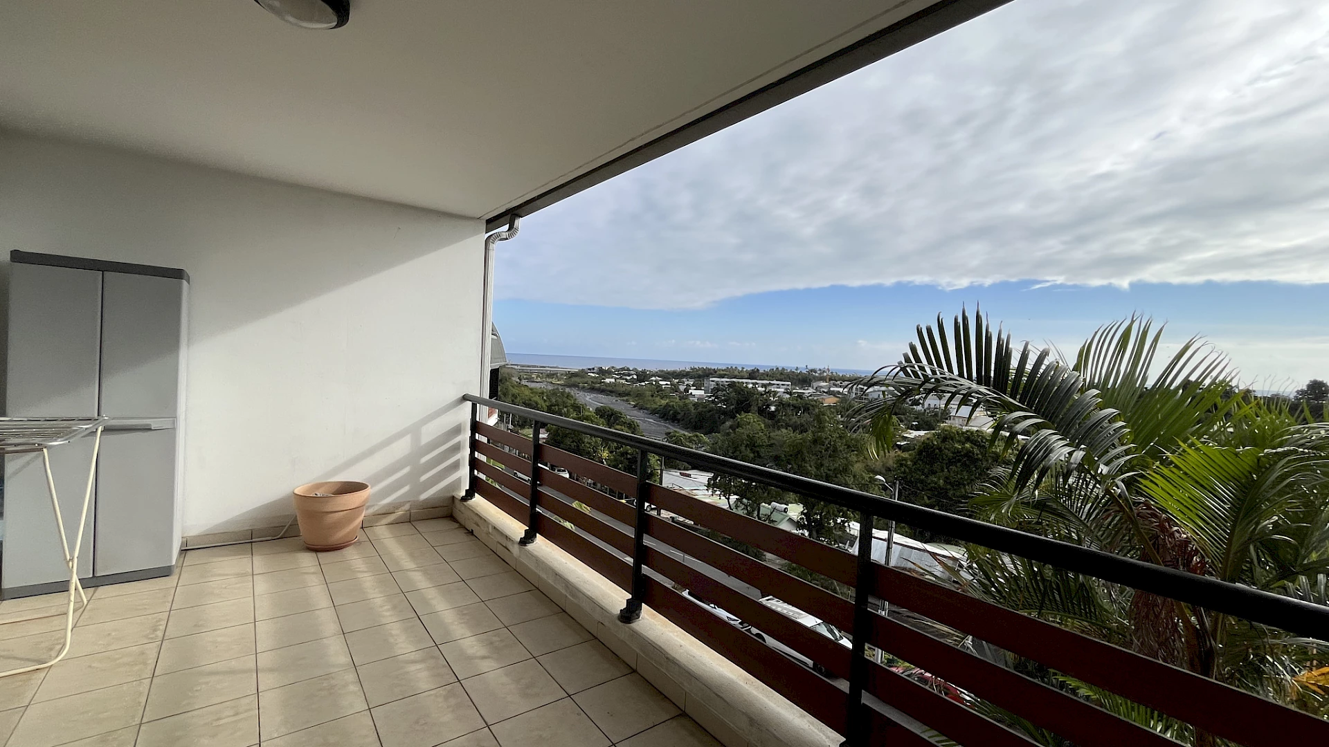 SAINT-DENIS (DOMENJOD) - APPARTEMENT T2 LOUÉ - VUE MER