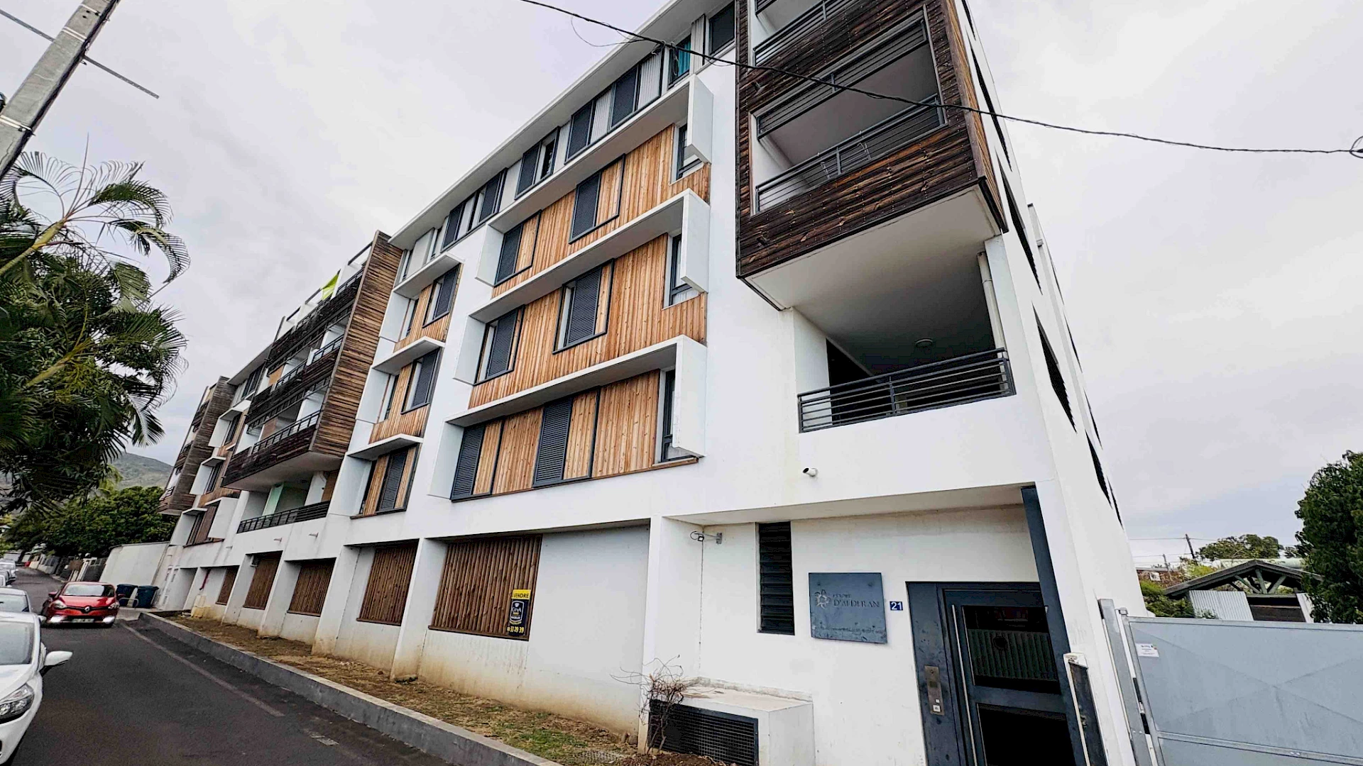 LA POSSESSION (CENTRE VILLE) - APPARTEMENT T2