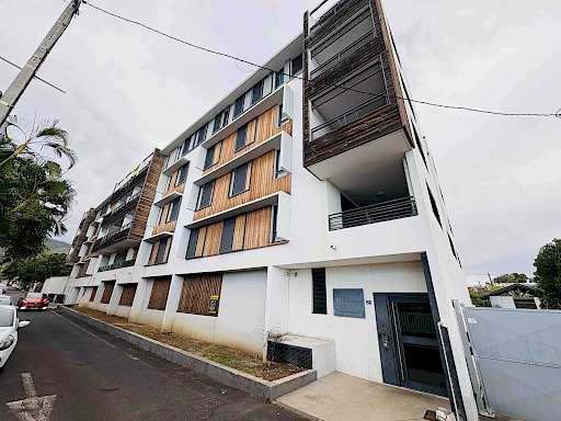 LA POSSESSION (CENTRE VILLE) - APPARTEMENT T2