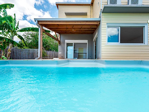 RARE SUR SECTEUR VILLA 147 m2  AVEC PISCINE A LA POSSESSION