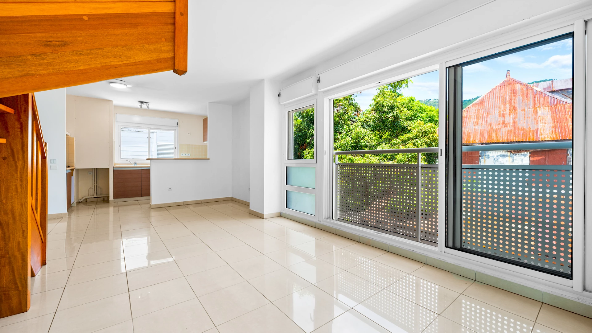 ST DENIS (BAS DE LA RIVIERE) - APPARTEMENT T3/4 EN DUPLEX