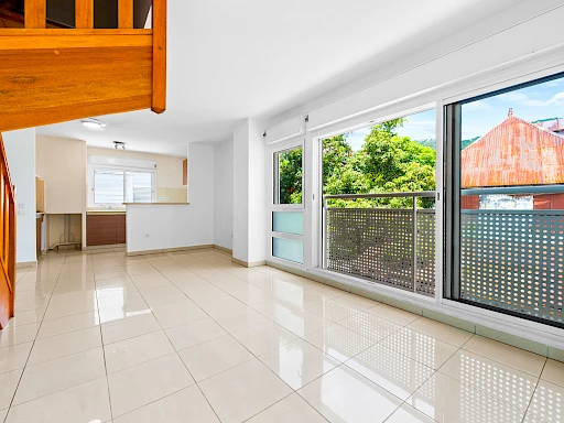 ST DENIS (BAS DE LA RIVIERE) - APPARTEMENT T3/4 EN DUPLEX