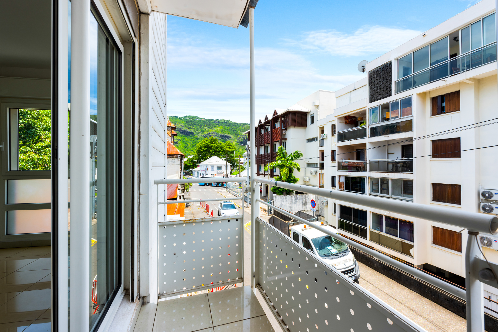 ST DENIS (BAS DE LA RIVIERE) - APPARTEMENT T3/4 EN DUPLEX