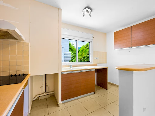 ST DENIS (BAS DE LA RIVIERE) - APPARTEMENT T3/4 EN DUPLEX